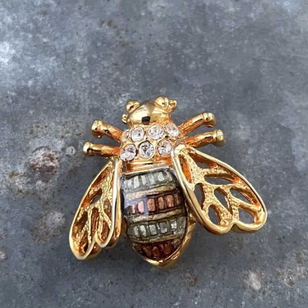 Vintage gold tone Bee multicolor Brooch with rhinestones - Picture 1 of 4
